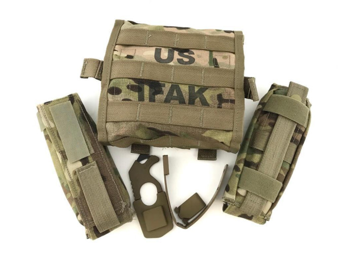 Індивідуальна аптечка армії США IFAK II з двома турнікетами