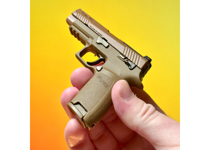 Мініатюрна модель Goat Guns SIG SAUER M17 Model