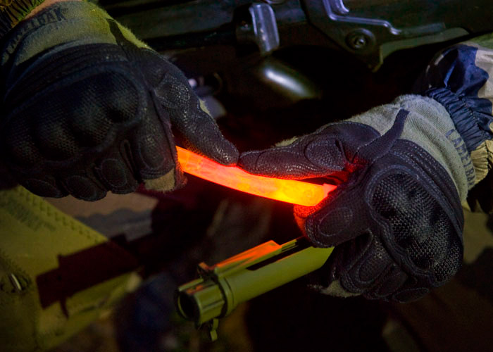 Тактичний чохол для хімічного світла Cyalume