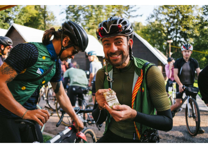 Батончик злаковий Chimpanzee Energy Bar Raisin & Walnut