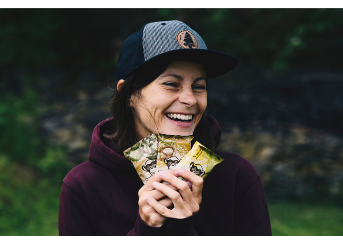 Батончик злаковий Chimpanzee Energy Bar Raisin & Walnut